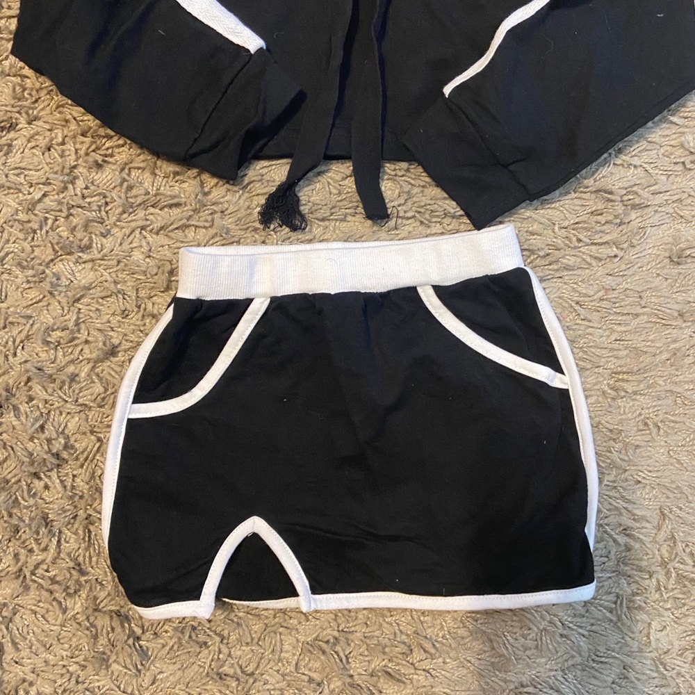 Outfit - Picture 3 of 4